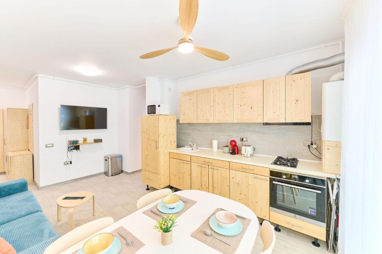 Blacksearama Apartment- Spa, Pools And Parking Mamaia Luaran gambar