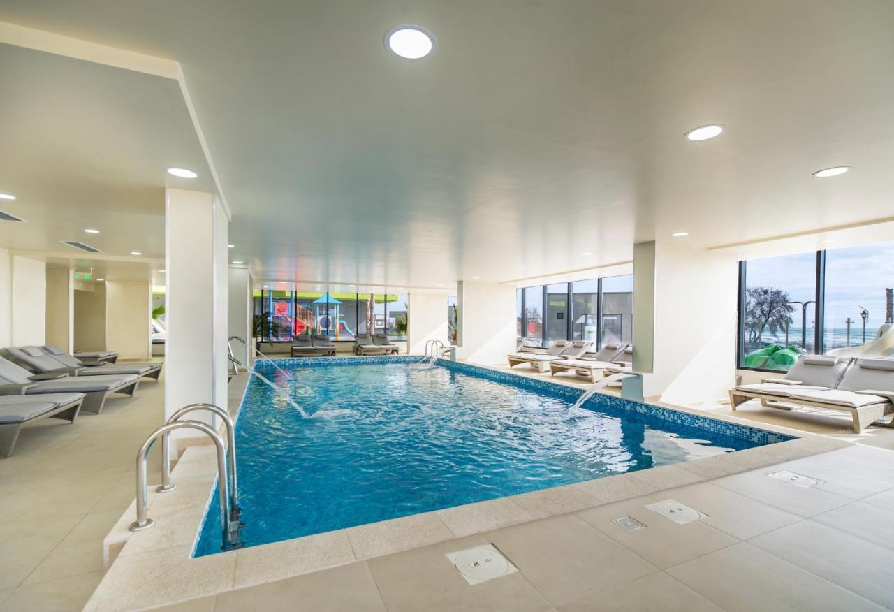Blacksearama Apartment- Spa, Pools And Parking Mamaia Luaran gambar